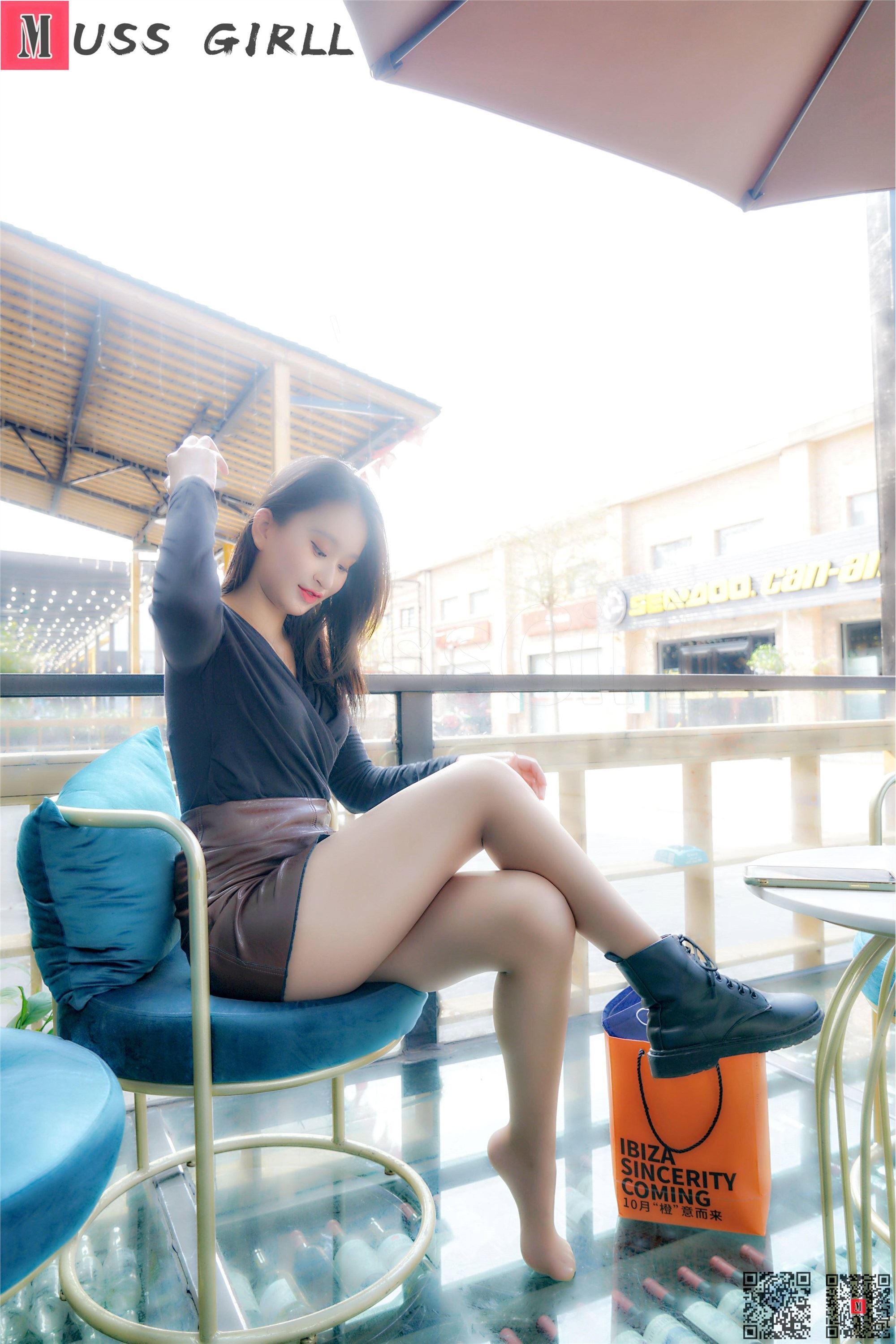 MussGirl慕丝女郎  NO.238-户外皮裙肉丝短靴美女